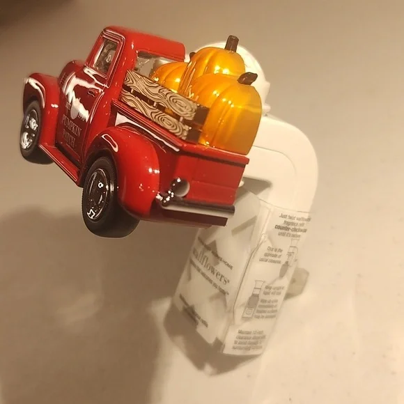 Bath & Body Works Red Pumpkin Patch Truck Wallflower Holder - Picture 7 of 7